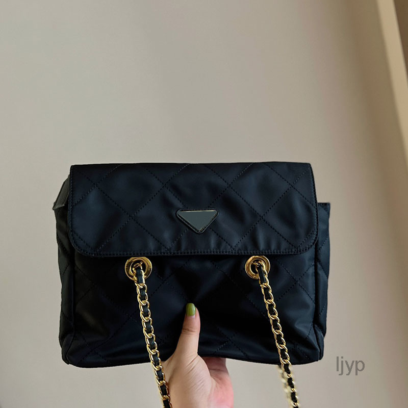 Evening Bags Nylon chain parachute Crossbody Bag Vintage Messenger Bags Tote Female Handbag Purse Luxury Canvas Handbags Leather Clutch Fashion Shoulder Bag cm, Black
Evening Bags Nylon chain parachute Crossbody Bag Vintage Messenger Bags Tote Female Handbag Purse Luxury Canvas Handbags Leather Clutch Fashion Shoulder Bag cm, Black