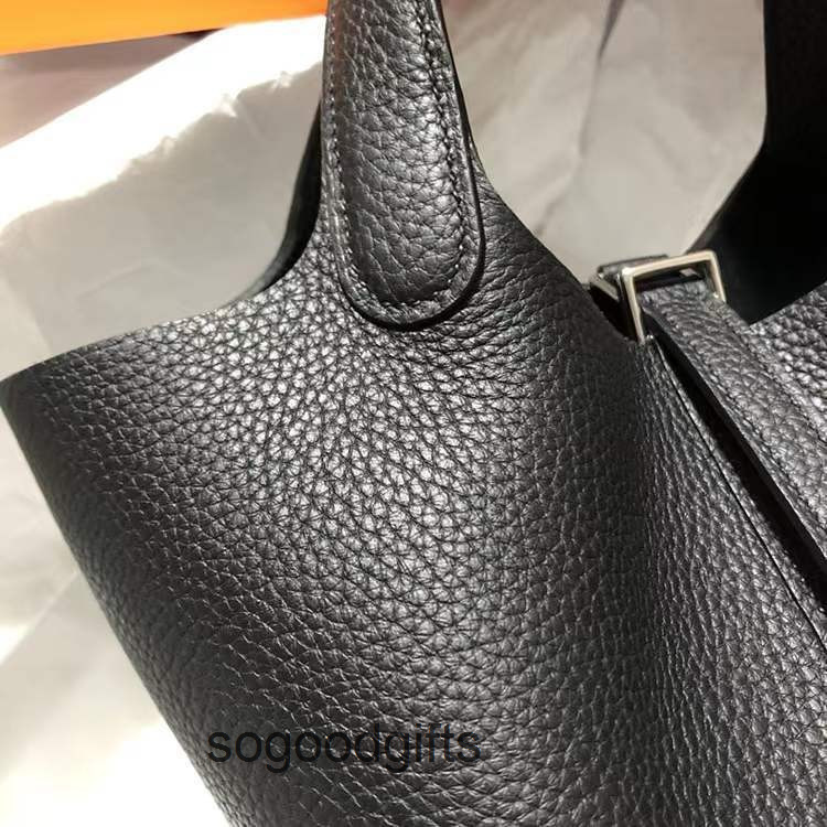 H Handbag Women's Designer Bags Picotn Lock Handbags Tote Bag 2023 New Women's Bag Vegetable Basket Bucket High-grade Texture Pn Agqy, Black
H Handbag Women's Designer Bags Picotn Lock Handbags Tote Bag 2023 New Women's Bag Vegetable Basket Bucket High-grade Texture Pn Agqy, Black