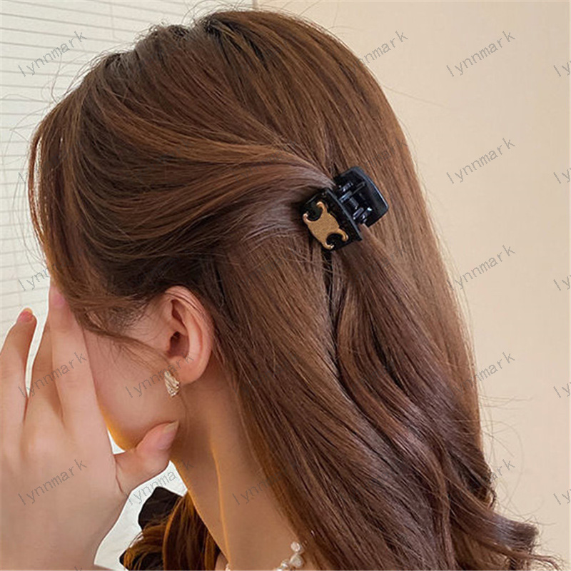 Womens Designer Headband For Ladies Luxury Hair Clip Brand Classic Gold Buckle Fashion Hair Clips Hairpins Claws Gift
Womens Designer Headband For Ladies Luxury Hair Clip Brand Classic Gold Buckle Fashion Hair Clips Hairpins Claws Gift