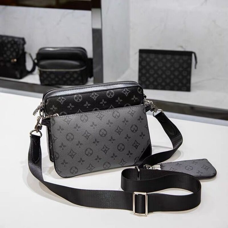 2022 Luxurys Designers Bags Honeysuckle men three-piece satchel Messenger small postman bag for slanting suitable the fashionable choice for man, Black
2022 Luxurys Designers Bags Honeysuckle men three-piece satchel Messenger small postman bag for slanting suitable the fashionable choice for man, Black