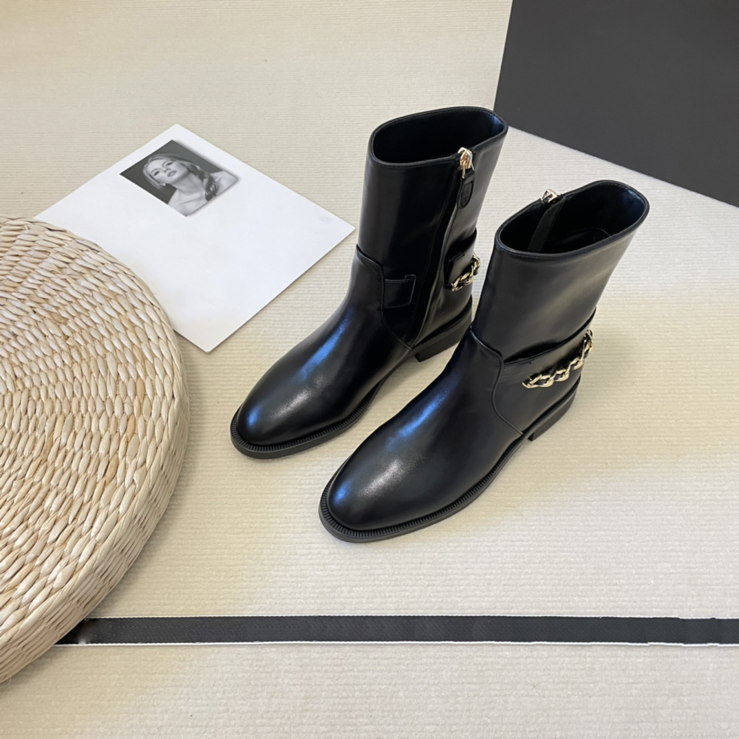 Womens long boots designer middle boots fashion chain decoration imported cowhide leather outsole the latest style is great very good
Womens long boots designer middle boots fashion chain decoration imported cowhide leather outsole the latest style is great very good