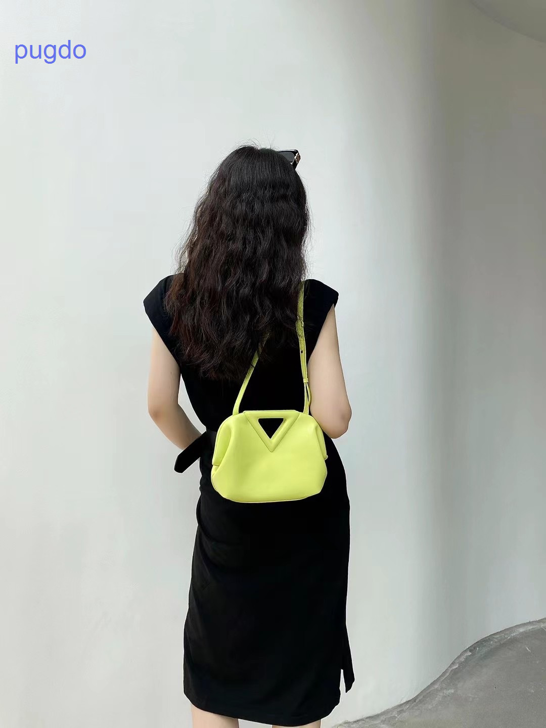 Bottegas Bag Designer Bottegas Point Handbags Venetas Online Sale New Cloud Portable Mini One Shoulder Cross b Inverted Tri Cxea A0kf, Lake blue trumpet
Bottegas Bag Designer Bottegas Point Handbags Venetas Online Sale New Cloud Portable Mini One Shoulder Cross b Inverted Tri Cxea A0kf, Lake blue trumpet