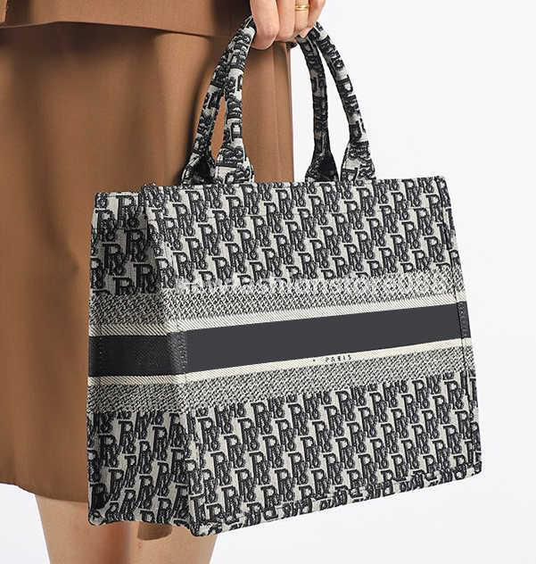 Luxury Designer Totes 2022 Fashion Women Canvas Tote Messenger Bag Embroidery Stitched 41cm 36cm Handbags Casual Shoulder Bags 002, Gray letter
Luxury Designer Totes 2022 Fashion Women Canvas Tote Messenger Bag Embroidery Stitched 41cm 36cm Handbags Casual Shoulder Bags 002, Gray letter