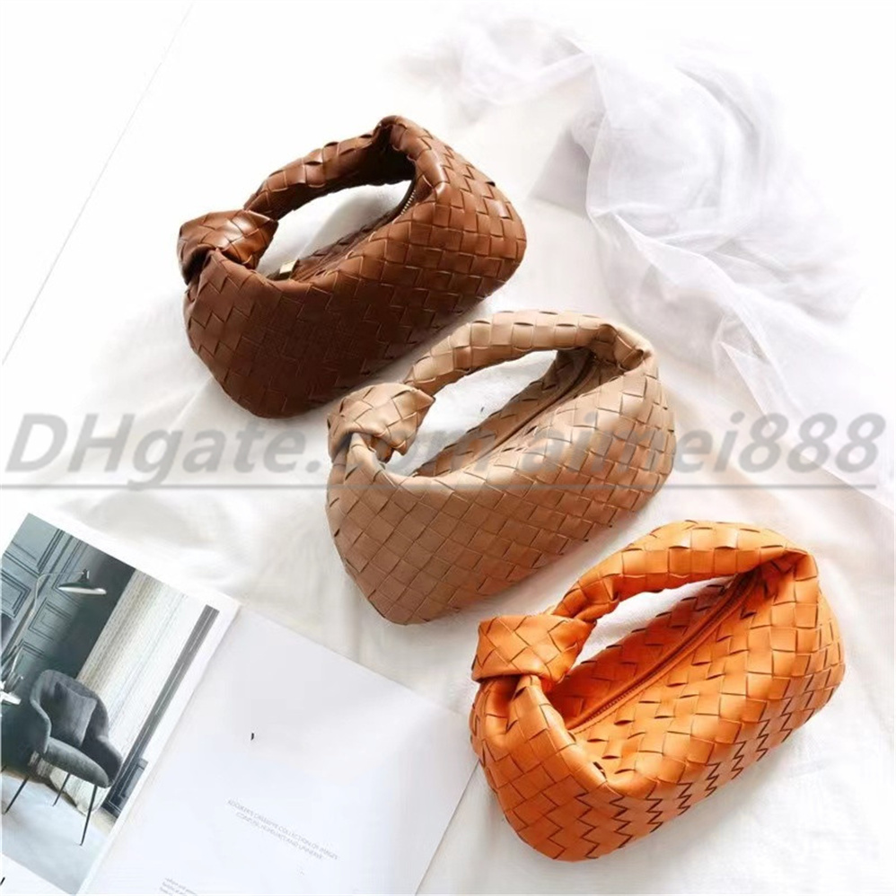 Top quality armpit shoulder bag Fashion woven leather handbag Luxury designer Moon shaped medium bag Women's cross purses, Paper box
Top quality armpit shoulder bag Fashion woven leather handbag Luxury designer Moon shaped medium bag Women's cross purses, Paper box