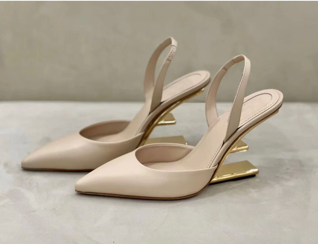 Slingback-style First Nappa Leather Sandals Shoes Women Pointed Toe Pumps Gold-colored Metal F-shaped Heels Lady Mules Bridal Wedding EU35-43
Slingback-style First Nappa Leather Sandals Shoes Women Pointed Toe Pumps Gold-colored Metal F-shaped Heels Lady Mules Bridal Wedding EU35-43