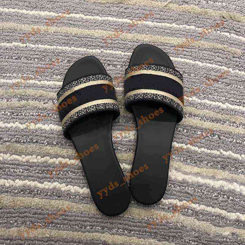 Slippers Dazzle Slippers Ladies Scuffs Flip Flops Flat Slide Slippers Sandals Slides Paris Embroidered Designer Women Summer Beach Striped Causal
Slippers Dazzle Slippers Ladies Scuffs Flip Flops Flat Slide Slippers Sandals Slides Paris Embroidered Designer Women Summer Beach Striped Causal