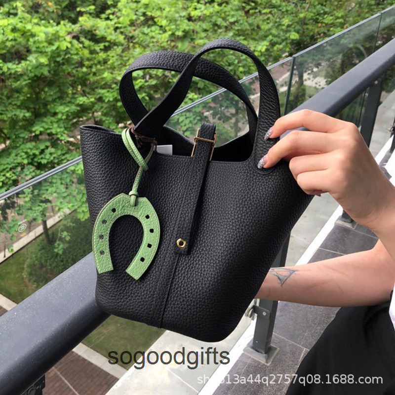 H Handbag Women's Designer Bags Picotn Lock Handbags Tote Bag Leather Women's Bag 2023 New Type Vegetable Basket Mother's Large Pn Rqtt, Bright red small gold buckle - cowhide
H Handbag Women's Designer Bags Picotn Lock Handbags Tote Bag Leather Women's Bag 2023 New Type Vegetable Basket Mother's Large Pn Rqtt, Bright red small gold buckle - cowhide