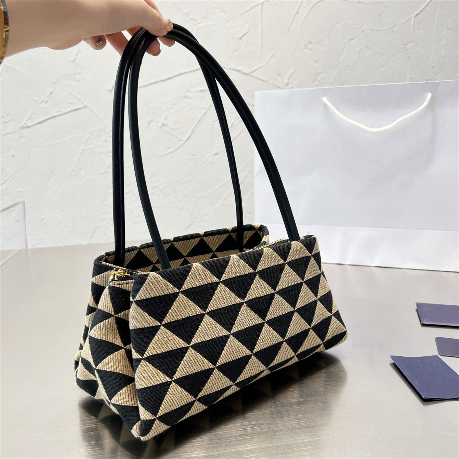 New small embroidered fabric handbag Special bag leather handle triangle badge multi-pocket French Sacoche designer luxury trend large capacity handbag, Customize
New small embroidered fabric handbag Special bag leather handle triangle badge multi-pocket French Sacoche designer luxury trend large capacity handbag, Customize