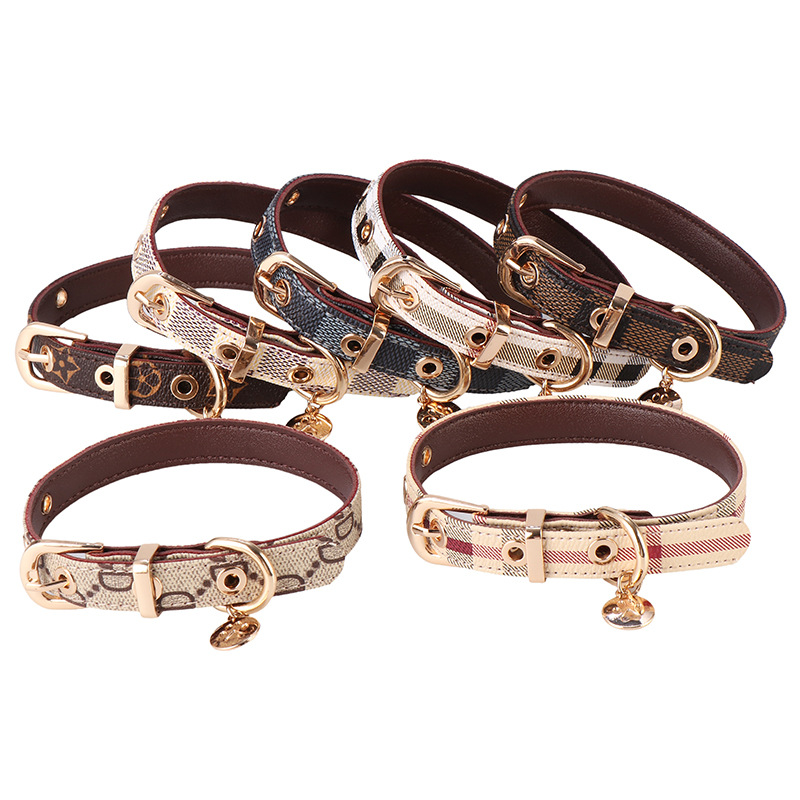 Fashion Designer Dog Collars Leashes Set Soft Adjustable Classic Printed Leather Pet Collar Leash Sets for Small Dogs Outdoor Durable 6231 Q2
Fashion Designer Dog Collars Leashes Set Soft Adjustable Classic Printed Leather Pet Collar Leash Sets for Small Dogs Outdoor Durable 6231 Q2