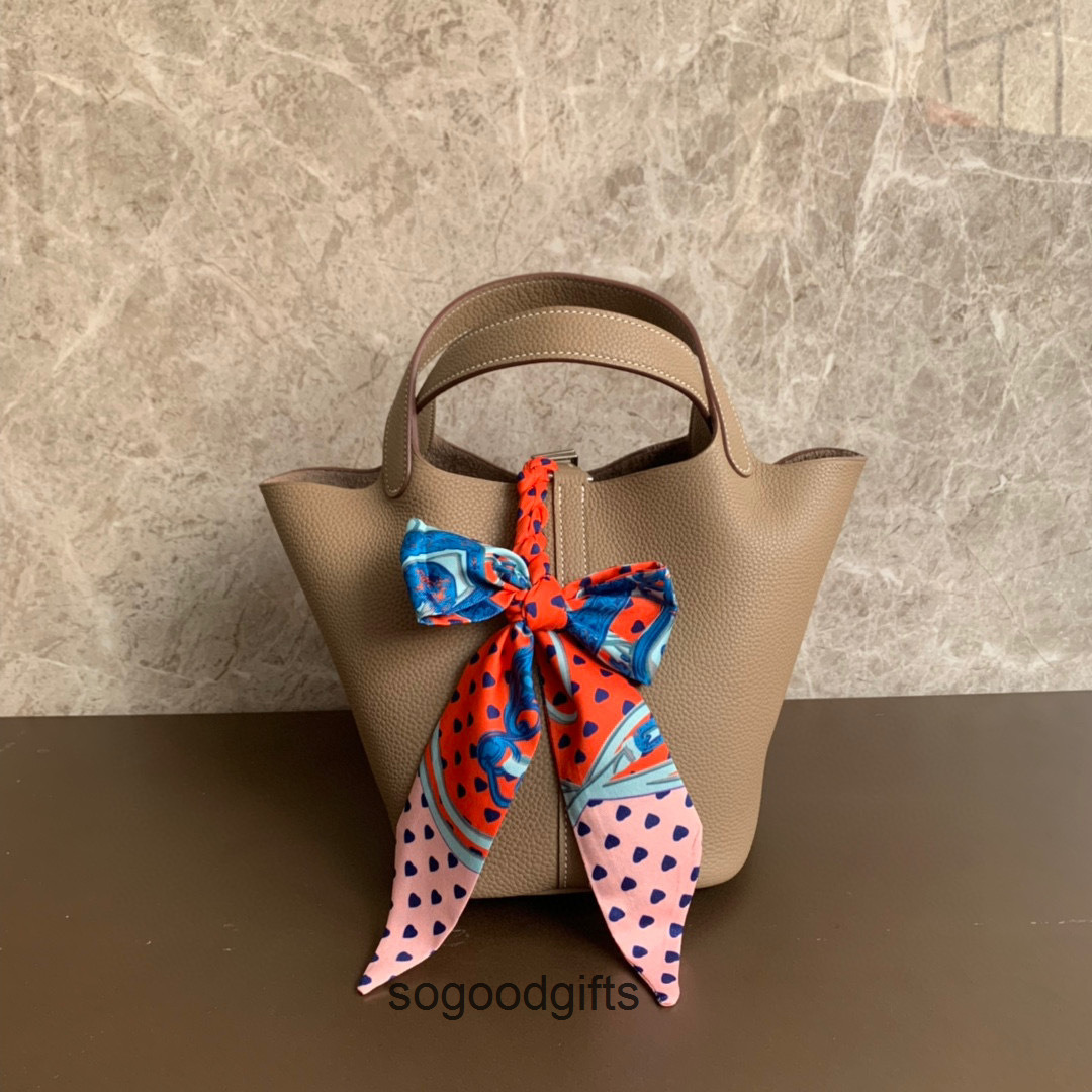 H Handbag Women's Designer Bags Picotn Lock Handbags Tote Bag Vegetable Basket Bag 18cm22 Windbreaker Grey Gold and Silver Pn 8t5u, Windbreaker grey 22cm
H Handbag Women's Designer Bags Picotn Lock Handbags Tote Bag Vegetable Basket Bag 18cm22 Windbreaker Grey Gold and Silver Pn 8t5u, Windbreaker grey 22cm