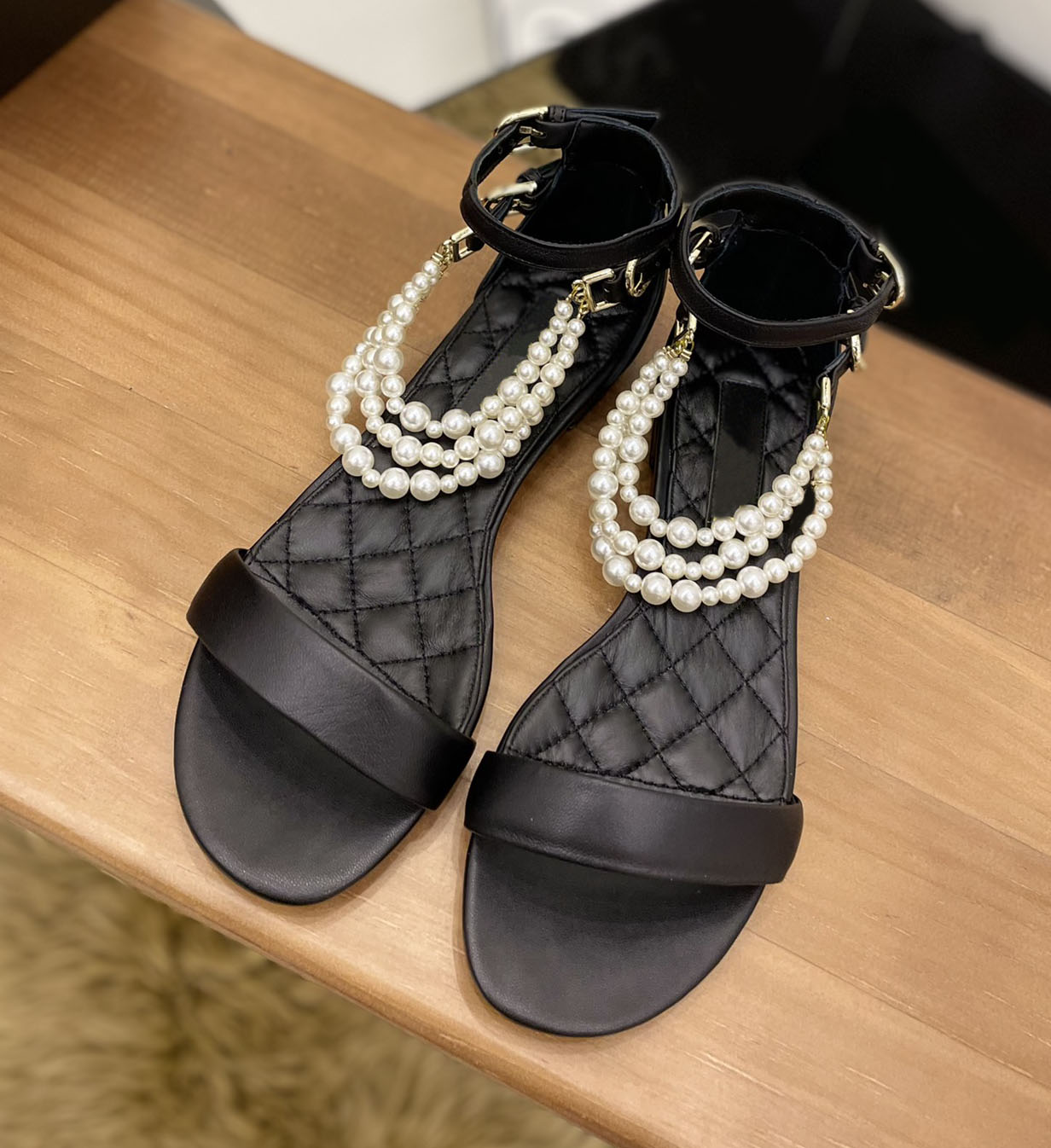Designer Women flip flop Sandals Indoor Flat Slippers Grosgrain Imitation Pearls Black open toe lace up heels Sandal Summer Top Luxury Fashion Ladies Beach slipper, Custom
Designer Women flip flop Sandals Indoor Flat Slippers Grosgrain Imitation Pearls Black open toe lace up heels Sandal Summer Top Luxury Fashion Ladies Beach slipper, Custom