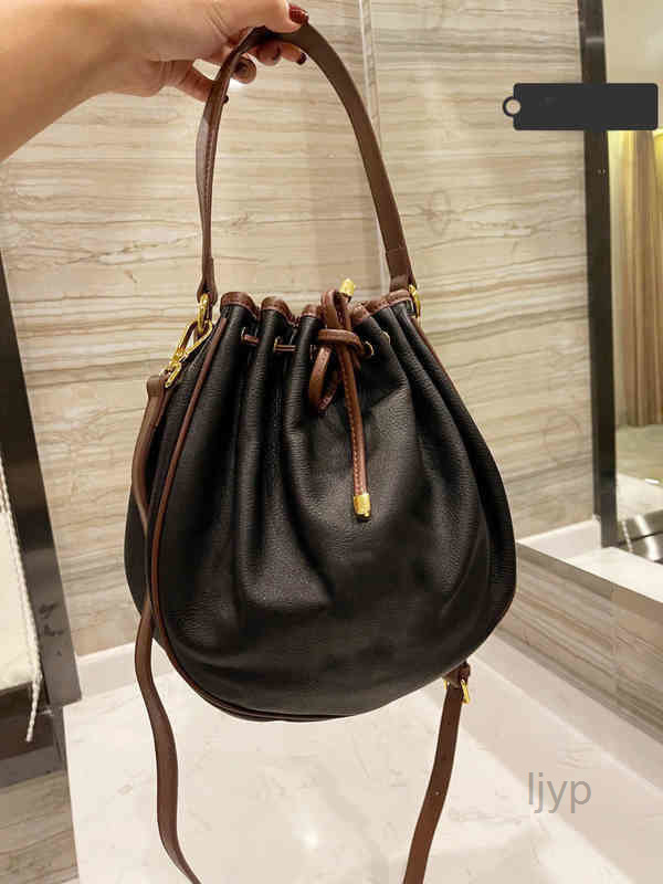Evening Bags Shoulder Bags Luxury Ladies Bucket Tote Women Balck Handbag Leather Large Capacity Messenger Designer Crossbody Female Purses, Black
Evening Bags Shoulder Bags Luxury Ladies Bucket Tote Women Balck Handbag Leather Large Capacity Messenger Designer Crossbody Female Purses, Black
