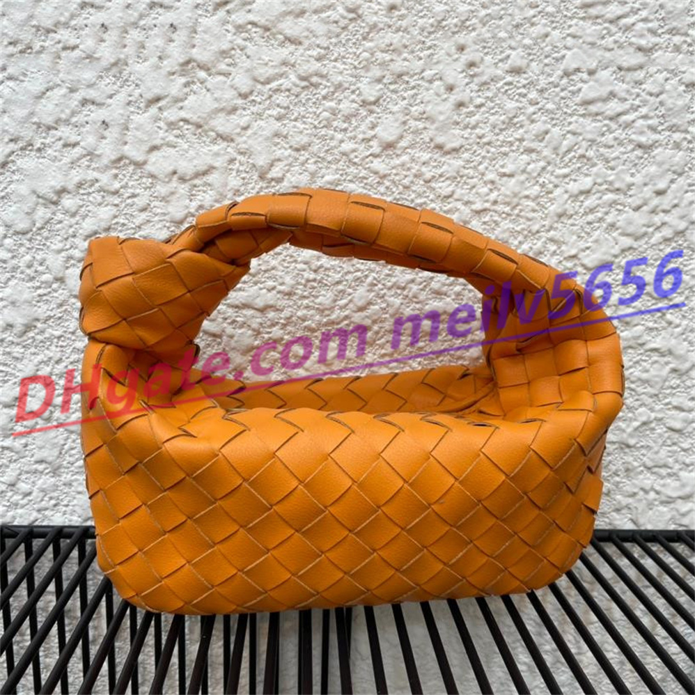 High quality armpit shoulder bag Fashion woven leather handbag Luxury designer Moon shaped medium bags Women' Clutch Bags cross purses, Paper box
High quality armpit shoulder bag Fashion woven leather handbag Luxury designer Moon shaped medium bags Women' Clutch Bags cross purses, Paper box