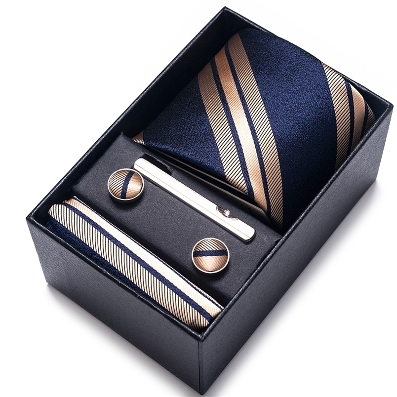 100% Silk Brand Tie Handkerchief Cufflink Set For Men Necktie Holiday Gift Box Blue Gold Suit Accessories Slim Wedding Gravatas 220922
100% Silk Brand Tie Handkerchief Cufflink Set For Men Necktie Holiday Gift Box Blue Gold Suit Accessories Slim Wedding Gravatas 220922