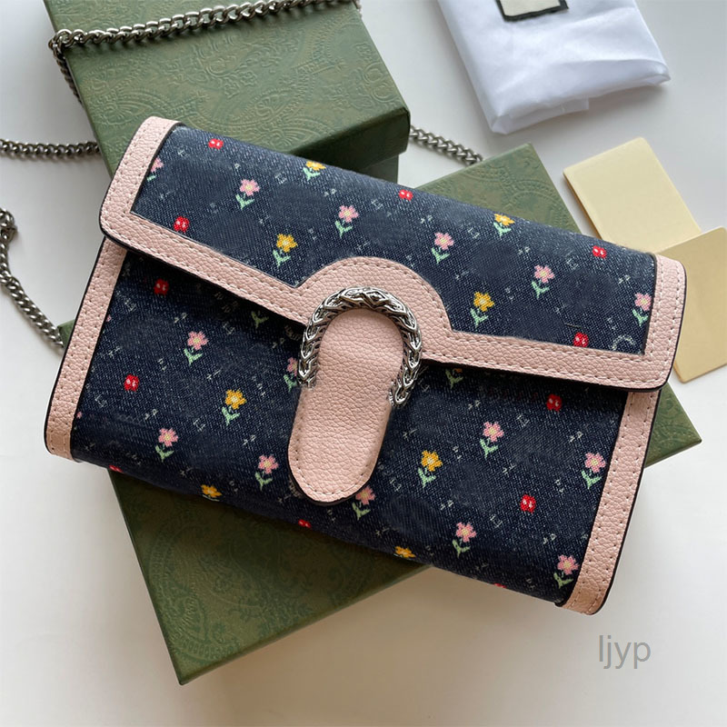 Evening Bags Leather Chain Crossbody Bag Handbags Purses Women Letter Print Metal Tiger Head Buckle Flap Hasp Cell Phone Pocket Shoulder Bags Totes Purse, 16.5x10x4.5cm
Evening Bags Leather Chain Crossbody Bag Handbags Purses Women Letter Print Metal Tiger Head Buckle Flap Hasp Cell Phone Pocket Shoulder Bags Totes Purse, 16.5x10x4.5cm