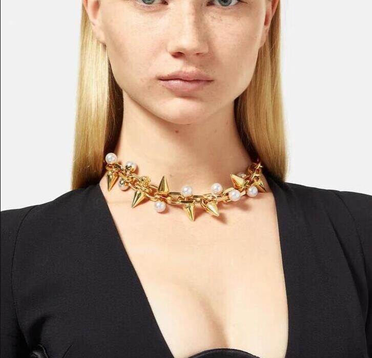 New designed Choker rivets Necklace Women chunky chain necklaces pearls Greca engraved spikes Medusa Portrait Punk Style Designer Jewelry NV103
New designed Choker rivets Necklace Women chunky chain necklaces pearls Greca engraved spikes Medusa Portrait Punk Style Designer Jewelry NV103