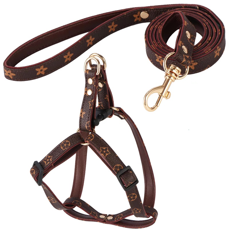 Designer Dog Collars Harness and Leashes Set Soft Adjustable Printed Leather Classic Pet Collar Leash Sets for Small Dogs Chihuahua Poodle Outdoor Durable 6224 Q2
Designer Dog Collars Harness and Leashes Set Soft Adjustable Printed Leather Classic Pet Collar Leash Sets for Small Dogs Chihuahua Poodle Outdoor Durable 6224 Q2