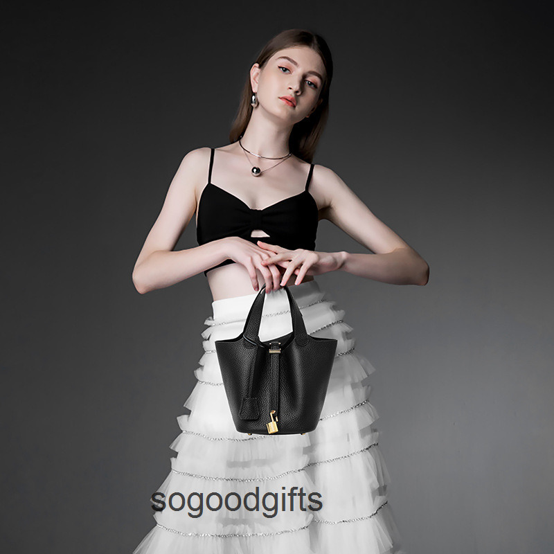 H Handbag Women's Designer Bags Picotn Lock Handbags Tote Bag Large Capacity Simple Bucket Bag 2023 New Trend Women's Summer Pn Ne6r, Black
H Handbag Women's Designer Bags Picotn Lock Handbags Tote Bag Large Capacity Simple Bucket Bag 2023 New Trend Women's Summer Pn Ne6r, Black