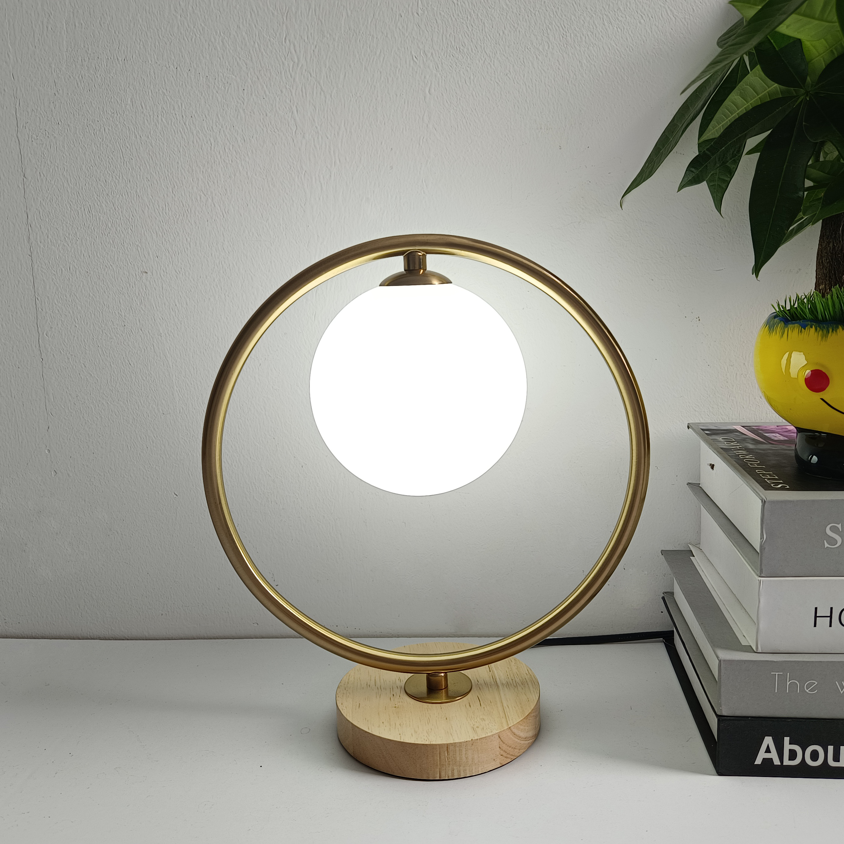 Nordic glass ball Wood table lamps bedroom living room decor light Study Reading Desk Lamp bedside Night Lamp Gold Black Lights