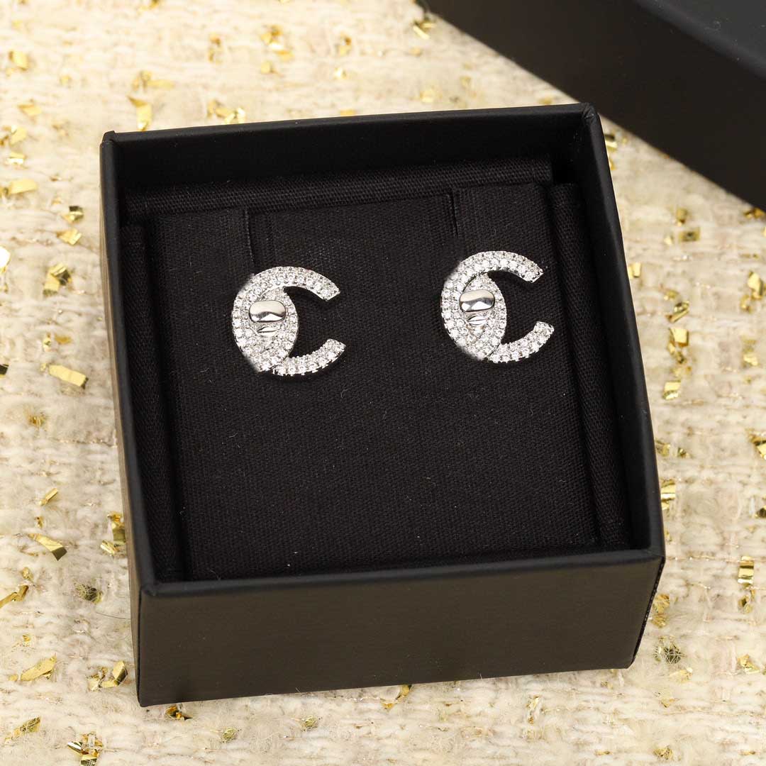 Luxury quality Charm stud earring with all sparkly diamond in platinum plated have box stamp PS4568
Luxury quality Charm stud earring with all sparkly diamond in platinum plated have box stamp PS4568