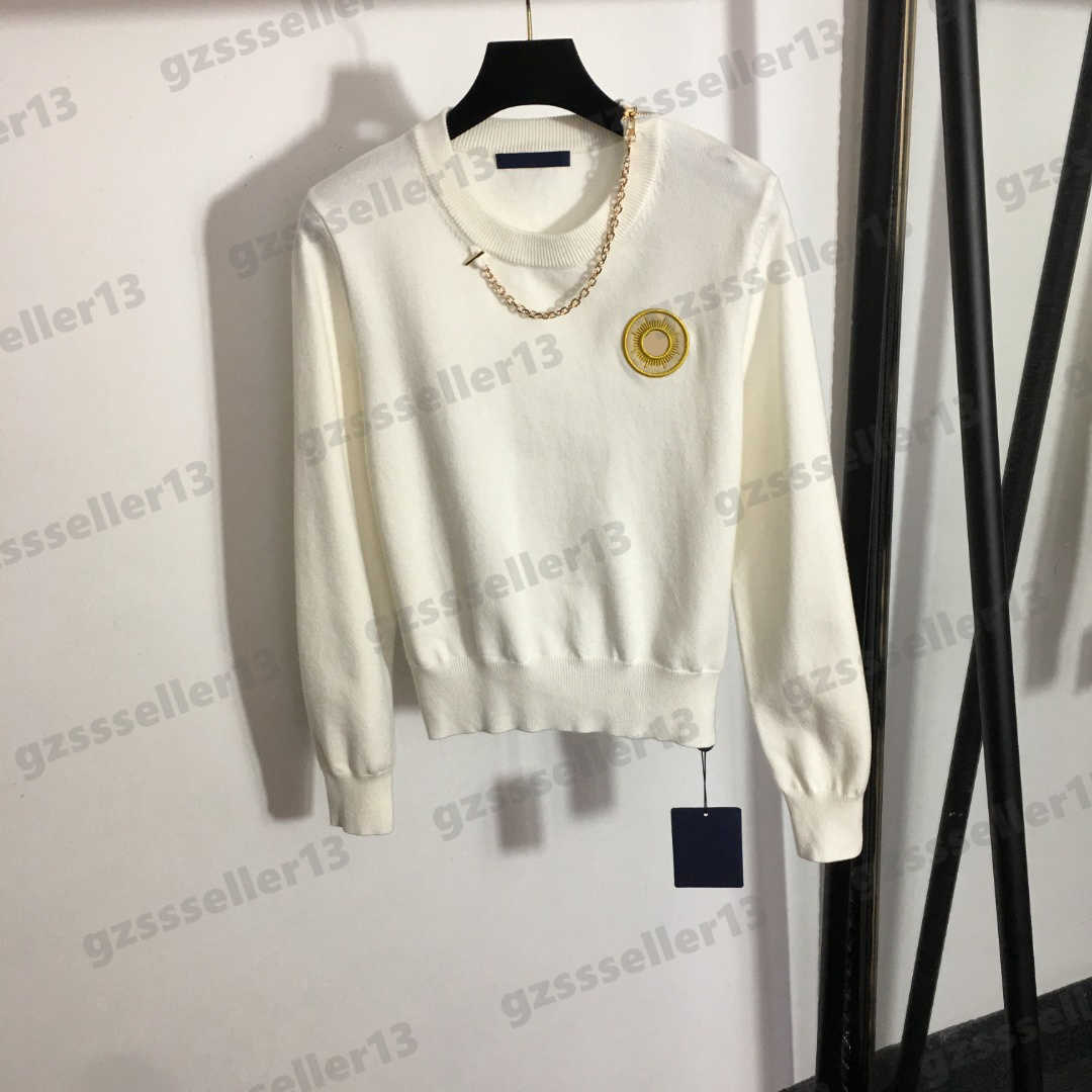 Designer Cardigan Womens Sweater Metal Chain Decoration Embroidered Logo Women Sweaters Round Neck Shoulder Zip Sweater 0912
Designer Cardigan Womens Sweater Metal Chain Decoration Embroidered Logo Women Sweaters Round Neck Shoulder Zip Sweater 0912