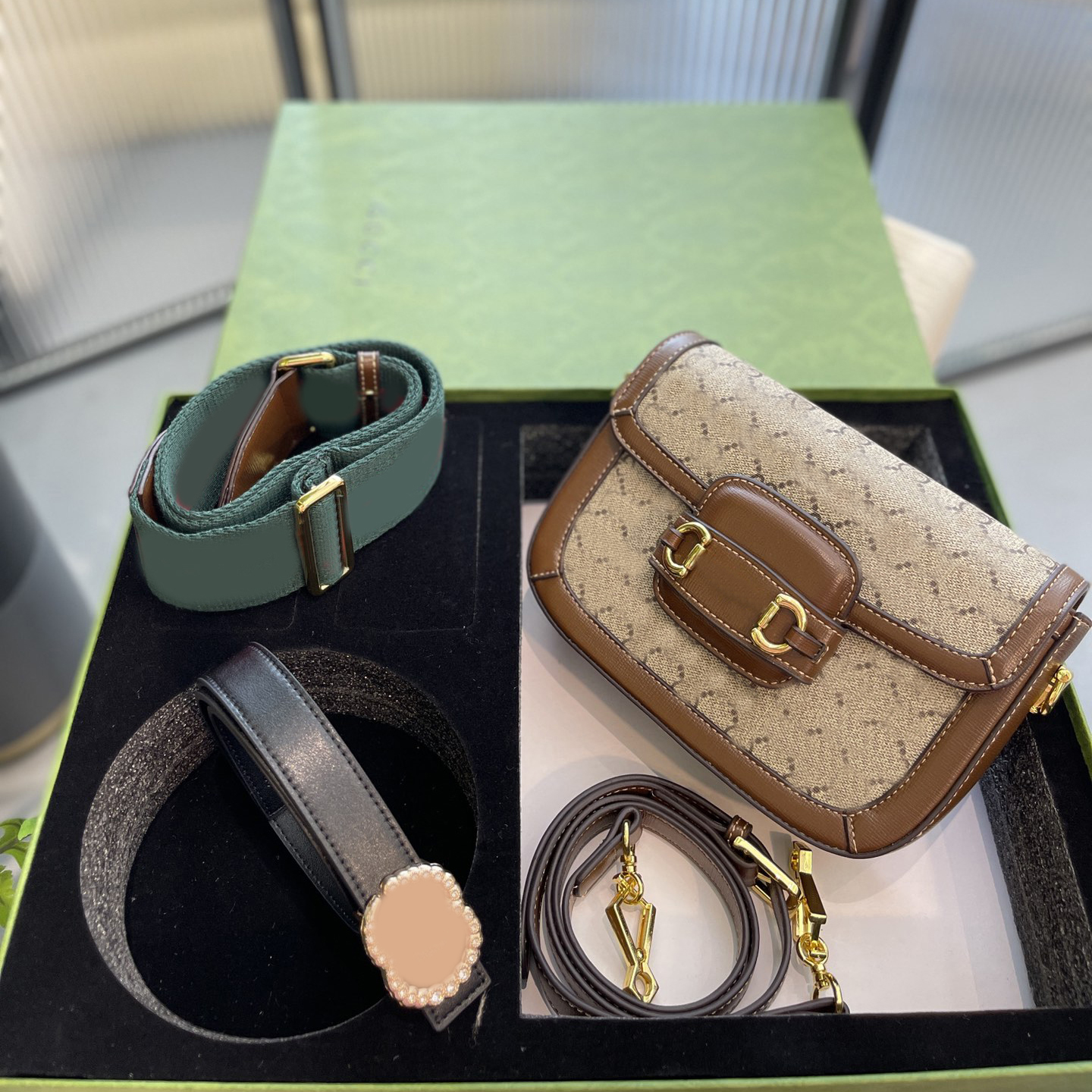 Luxury Designer bag 1955 Shoulder Saddle HorsebitHandbags G Quality High Fashion women wallets Clutch totes CrossBody cowhide belt and bags Ladies purse 5A handbag, No bags
Luxury Designer bag 1955 Shoulder Saddle HorsebitHandbags G Quality High Fashion women wallets Clutch totes CrossBody cowhide belt and bags Ladies purse 5A handbag, No bags