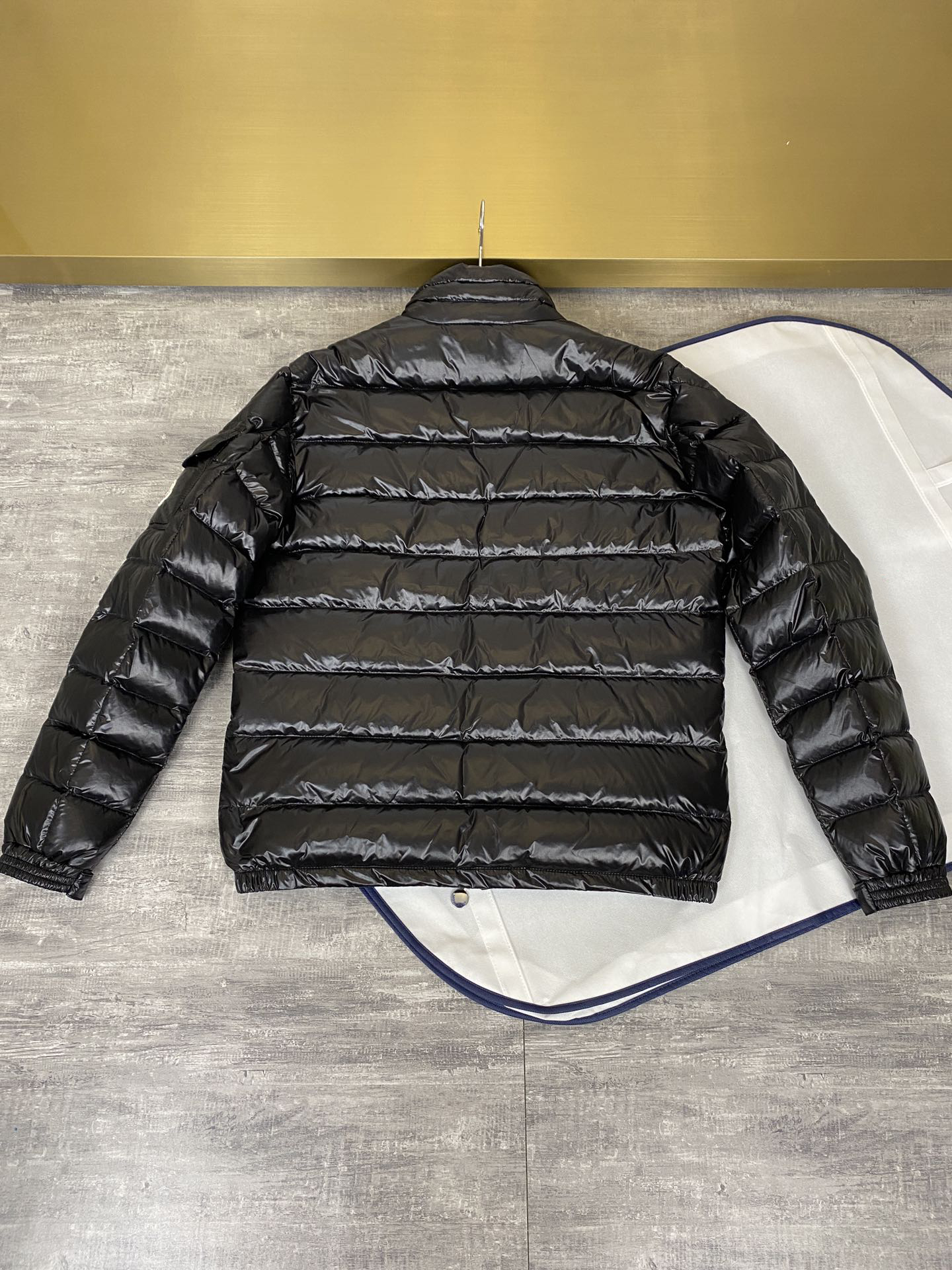 Monclairs 2 Colors Arm logo stand collar mens down jacket Slant pocket with zipper Top monclair jackets Size 1--5, Sold out
Monclairs 2 Colors Arm logo stand collar mens down jacket Slant pocket with zipper Top monclair jackets Size 1--5, Sold out