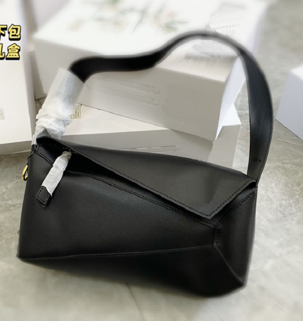 Luxury Designer bag Shoulder Handbags L Quality High Fashion women wallets Clutch totes CrossBody cowhide geometry Square underarm bags Ladies purse 5A handbag, No bags
Luxury Designer bag Shoulder Handbags L Quality High Fashion women wallets Clutch totes CrossBody cowhide geometry Square underarm bags Ladies purse 5A handbag, No bags
