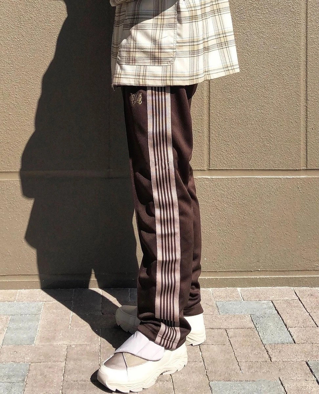 Men's Pants Brown AWGE Needles Pants Men Women 1 1 High Quality White Stripe Needles Track Pants Embroidered Butterfly Staight Trousers 220922