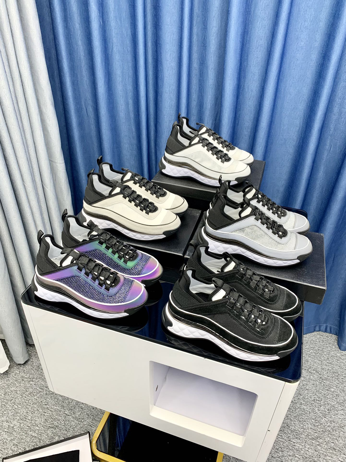 Suede Calfskin Sneakers Casual Shoes Designer Luxury Casual Party Velvet Thick Bottom Mixed Mesh Fiber Size 35-45 Men Women, Box
Suede Calfskin Sneakers Casual Shoes Designer Luxury Casual Party Velvet Thick Bottom Mixed Mesh Fiber Size 35-45 Men Women, Box