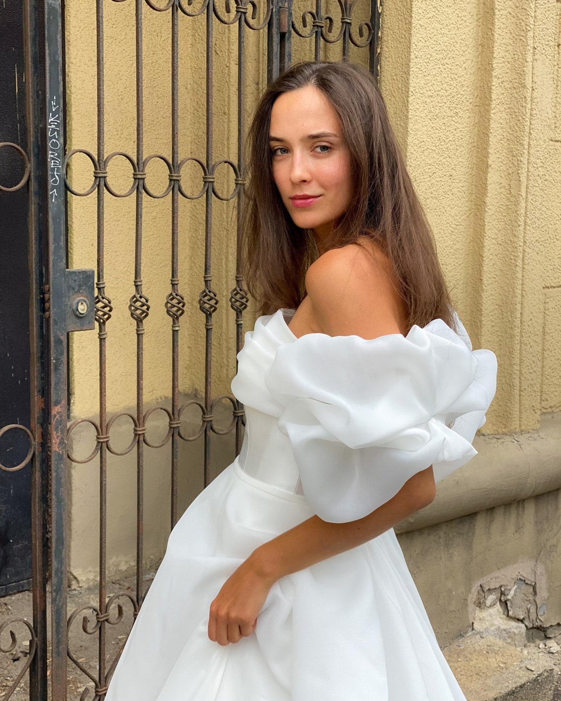 Princess White A-Line Wedding Dresses Long Organza Bridal Gowns With Detachable Short Sleeves Ruched Pleats Simple Romantic Robe De Mariage
