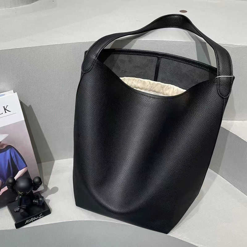 versatile new tote bag the row bucket bag large capacity single shoulder portable real leather bag 2022, 00
versatile new tote bag the row bucket bag large capacity single shoulder portable real leather bag 2022, 00