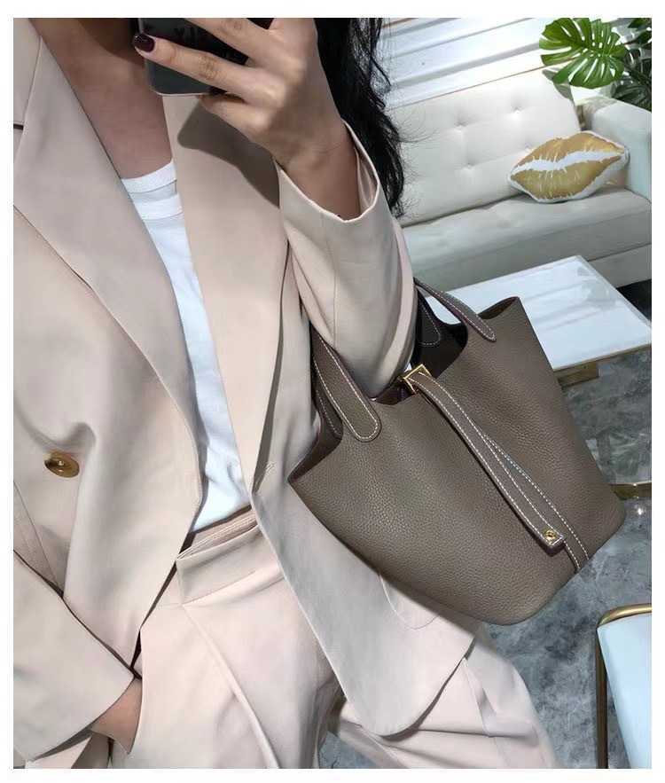 Hd Handbag Women s Deigner Bag Picotin Lock H Handbag Tote Bag Lychee Pattern Women Bag 2023 New Large Capacity Vegetablecvn Tnaj, Blue large size
Hd Handbag Women s Deigner Bag Picotin Lock H Handbag Tote Bag Lychee Pattern Women Bag 2023 New Large Capacity Vegetablecvn Tnaj, Blue large size