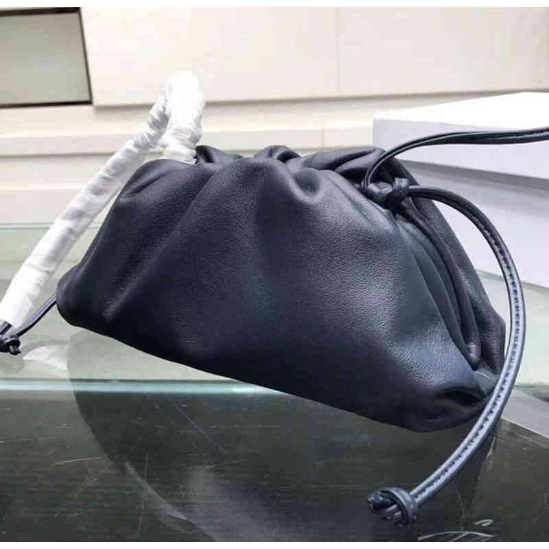 Designer Top Venetas Bottegas Desinger Quality 2022 Genuine the Pouch Soft Calfskin Ladies Small Clutch Bag Hand Fashion Crossbody Women Cloud Bag, Deep blue
Designer Top Venetas Bottegas Desinger Quality 2022 Genuine the Pouch Soft Calfskin Ladies Small Clutch Bag Hand Fashion Crossbody Women Cloud Bag, Deep blue