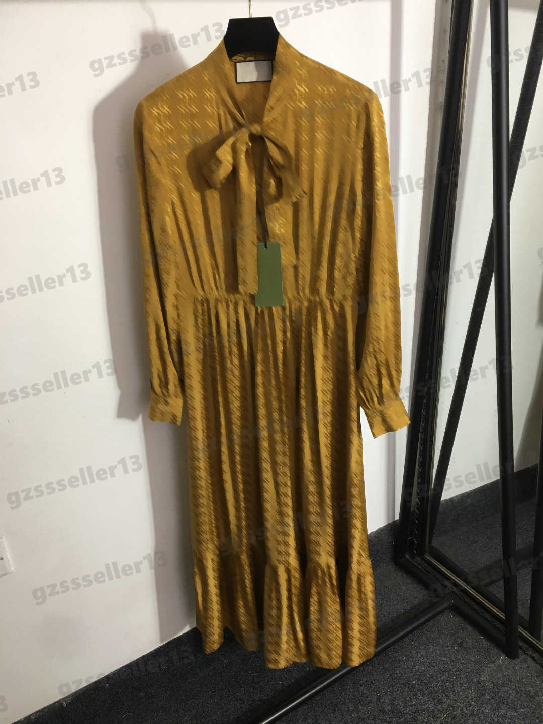 Designer Dress For Womens All Over Logo Jacquard Pattern High End Dresses Luxury Bow Neck Neck Waist Long Sleeve Dress Women Clothing Size S-XL 0912, 12
Designer Dress For Womens All Over Logo Jacquard Pattern High End Dresses Luxury Bow Neck Neck Waist Long Sleeve Dress Women Clothing Size S-XL 0912, 12