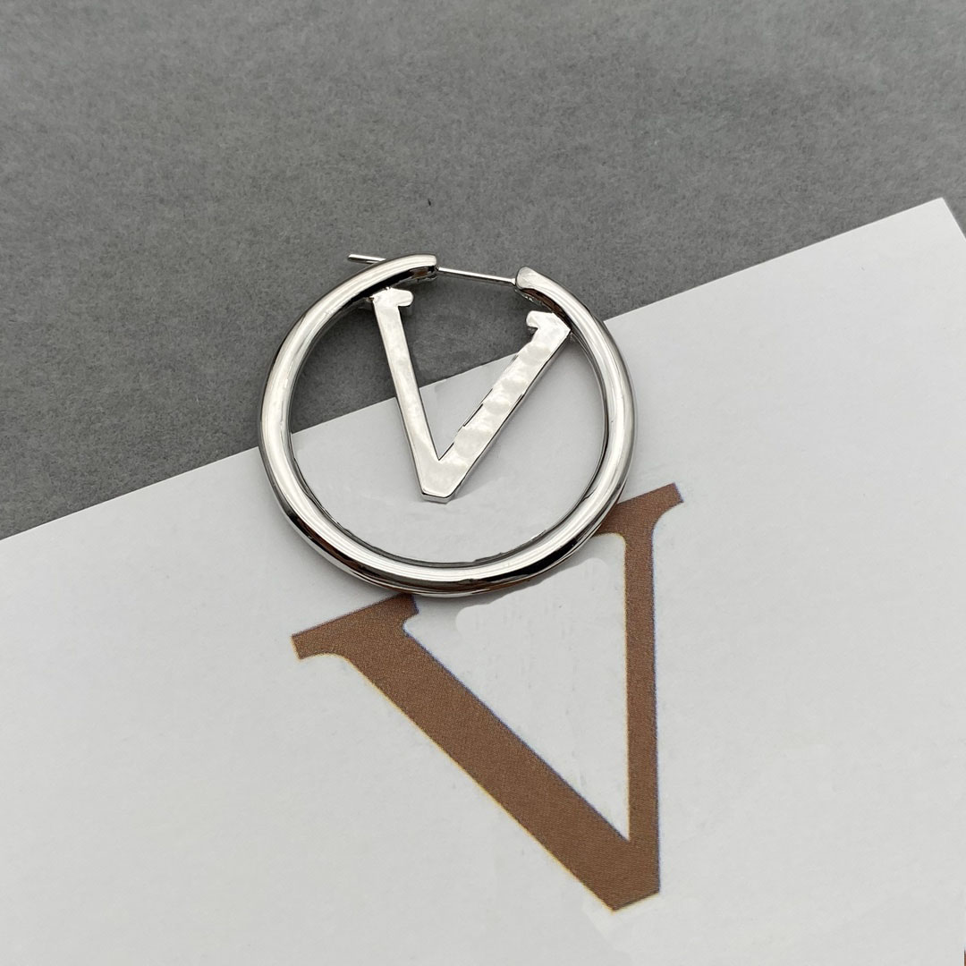 Women Hoops Earrings With Logo Box Silver Color Alphabet Fashion Designer Simple Earring Designer Letter L Girl Party Gifts 22092302CZ
Women Hoops Earrings With Logo Box Silver Color Alphabet Fashion Designer Simple Earring Designer Letter L Girl Party Gifts 22092302CZ