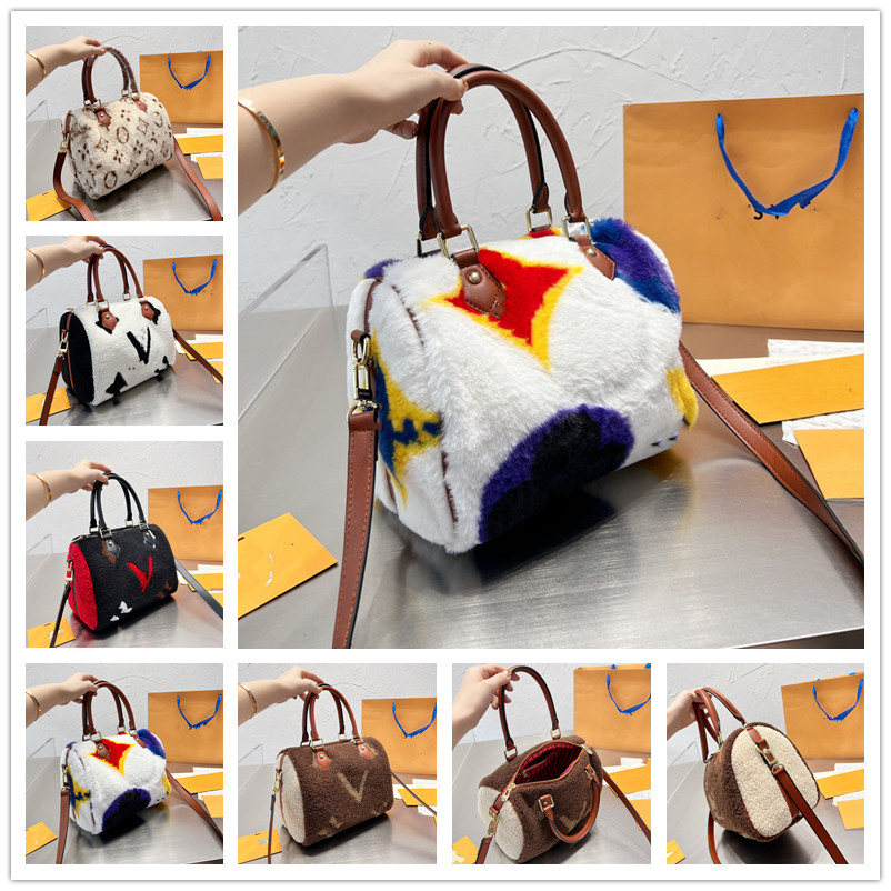 Nano BANDOULIERE 30 Shoulder Bags Luxury designer plush Boston Pillow Bag 25cm Women PM Monograms Handbag crossbody mini Totes Purse Backpack Winter Christmas, 2#
Nano BANDOULIERE 30 Shoulder Bags Luxury designer plush Boston Pillow Bag 25cm Women PM Monograms Handbag crossbody mini Totes Purse Backpack Winter Christmas, 2#