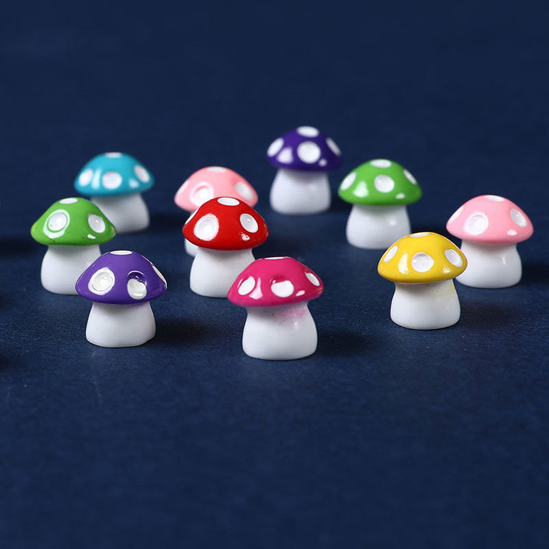Small Resin Mushroom Halloween Party Decorations Outdoor Party Festival Prop Decoration