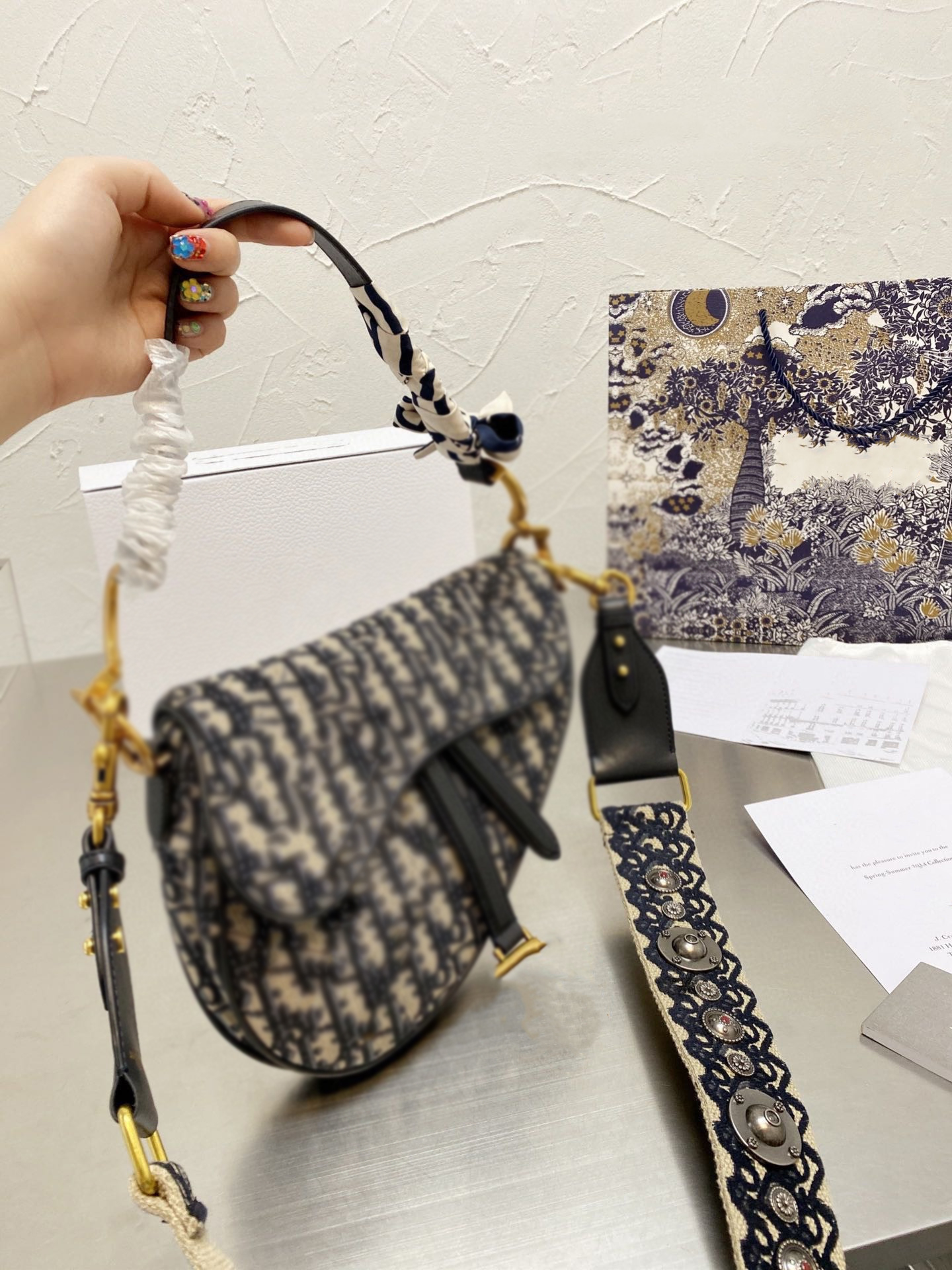 Designer Bags Ladies Luxury High Quality Leather Saddle Bags Ladies Crossbody One Shoulder Evening Bags Fashion
Designer Bags Ladies Luxury High Quality Leather Saddle Bags Ladies Crossbody One Shoulder Evening Bags Fashion