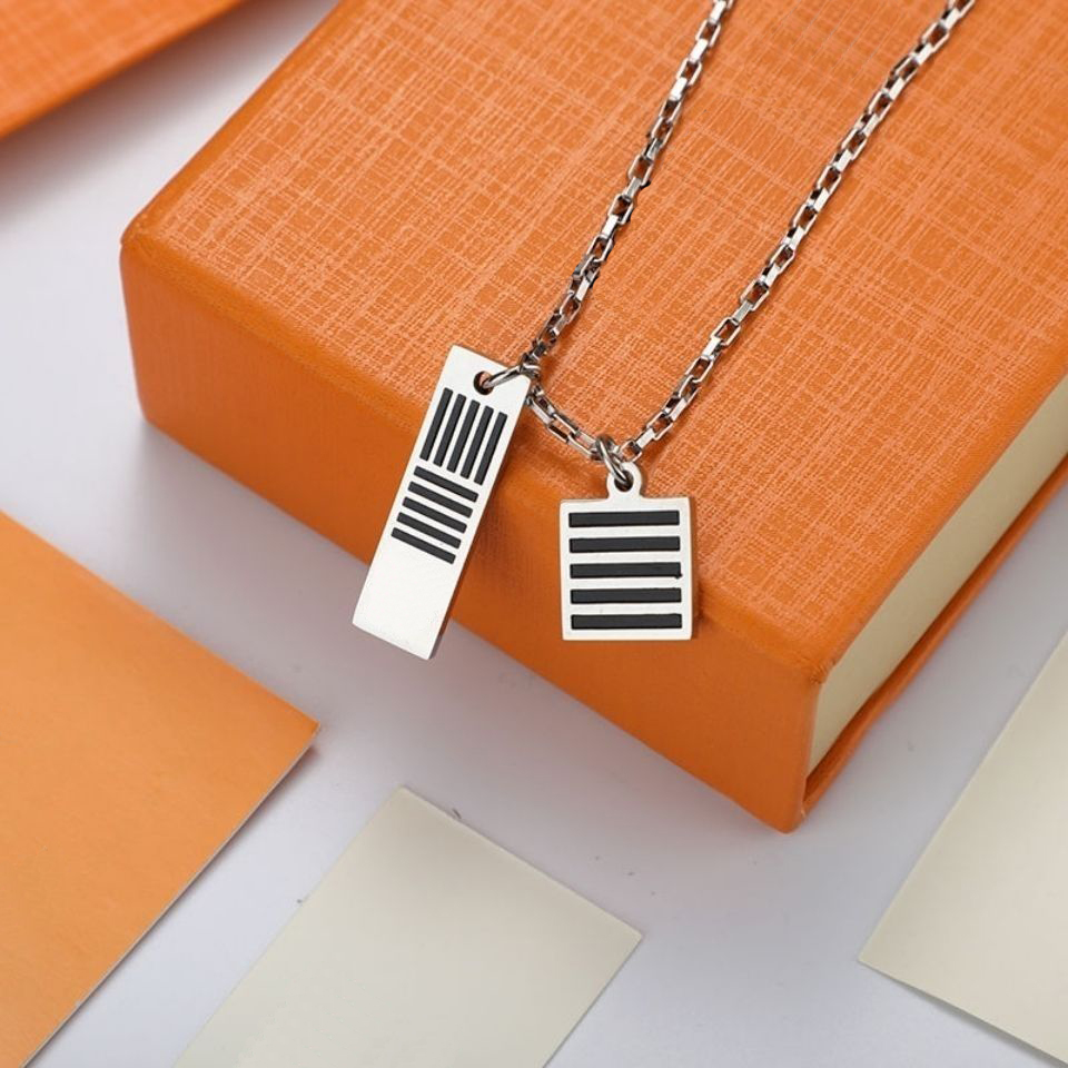 Designer Necklace Men Women Pendant Necklaces Fashion Chains Square Pendants Necklaces Silver Gold Color Jewerlry Accessories
Designer Necklace Men Women Pendant Necklaces Fashion Chains Square Pendants Necklaces Silver Gold Color Jewerlry Accessories