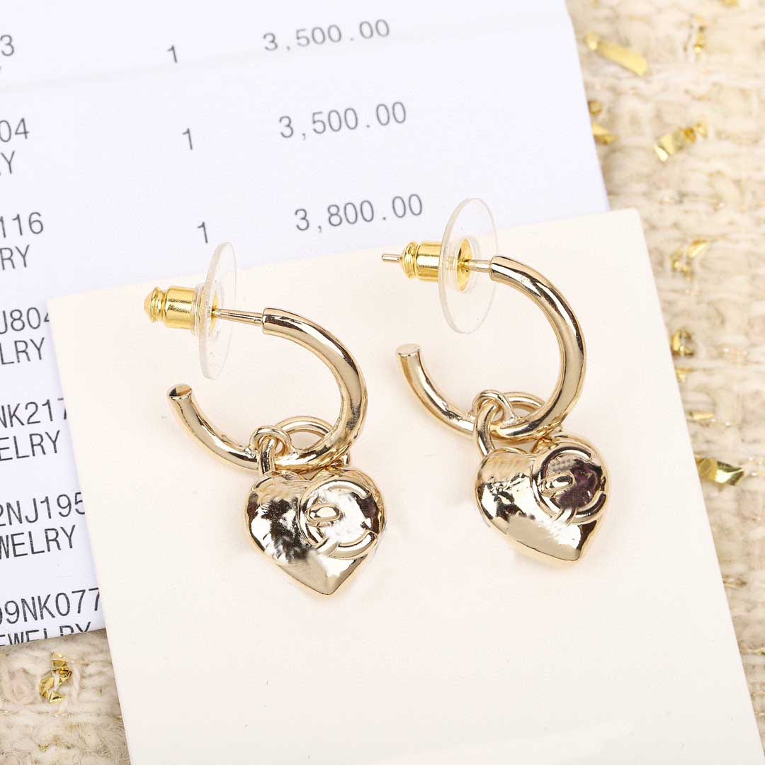 Luxury quality Charm drop earring with small heart shape in 18k gold plated have box stamp PS4433
Luxury quality Charm drop earring with small heart shape in 18k gold plated have box stamp PS4433