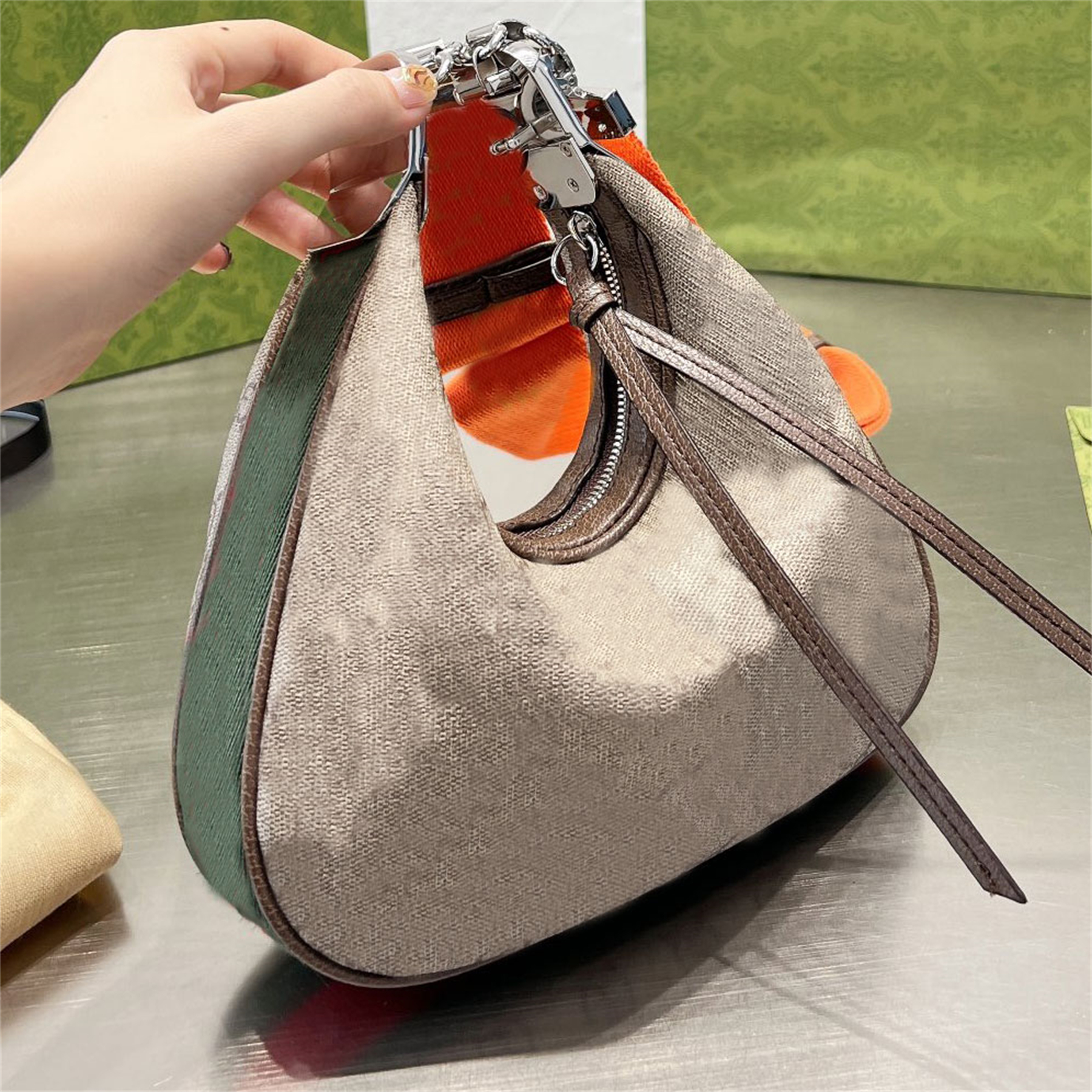 Luxury Attache Bag Designer Retro Crossbody Half Moon Bags Women Handbags Shoulder Bags Clutch Purse Old Flower Canvas Genuine Leather Adjustable Red Green Strap
Luxury Attache Bag Designer Retro Crossbody Half Moon Bags Women Handbags Shoulder Bags Clutch Purse Old Flower Canvas Genuine Leather Adjustable Red Green Strap
