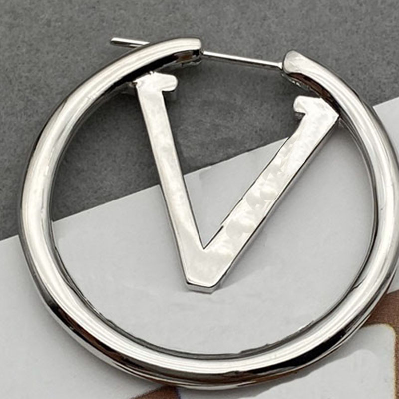 Women Charm Hoops Earrings Silver Color Alphabet Fashion Designer Simple Earring Designer Letter L Girl Birthday Party Gift 22092302CZ
Women Charm Hoops Earrings Silver Color Alphabet Fashion Designer Simple Earring Designer Letter L Girl Birthday Party Gift 22092302CZ