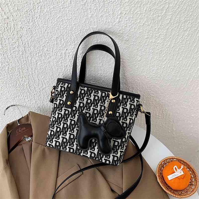 trendy Minority women's spring contrast color portable bucket trend versatile messenger, Black
trendy Minority women's spring contrast color portable bucket trend versatile messenger, Black