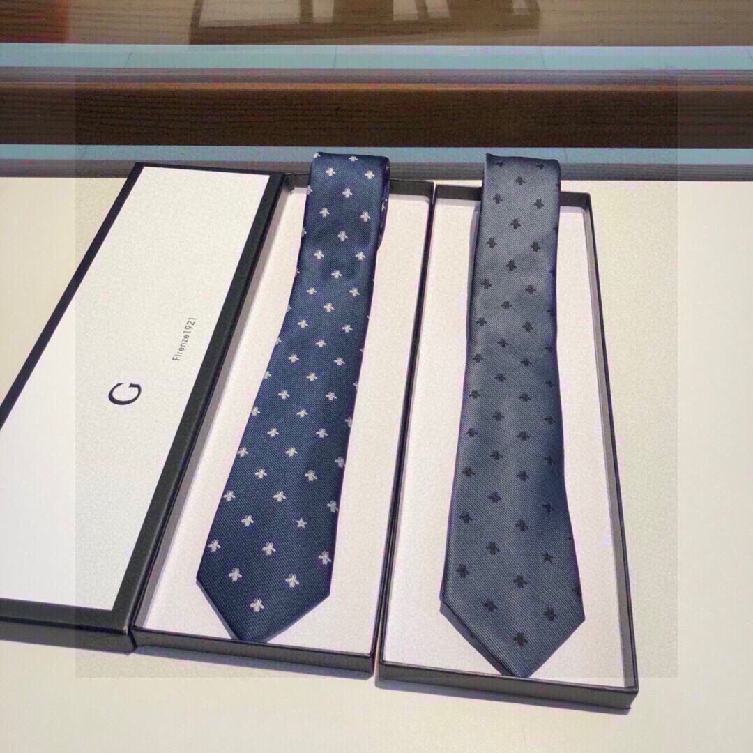 Handmake Silk Designer Ties Bee Pattern For Work Men Fashion Style Feel Comfortable Luxury Letter G Party Gift 22092304CZ
Handmake Silk Designer Ties Bee Pattern For Work Men Fashion Style Feel Comfortable Luxury Letter G Party Gift 22092304CZ