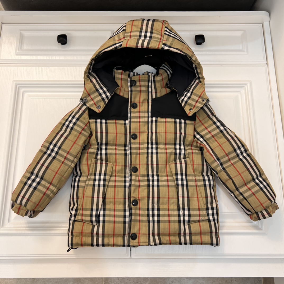 Down Coat Baby Clothes Jacket Designer Kid clothe Kids Coats With Badge Hooded 2022 Stripe Thick Warm Outwear Girl Boy Girls Classic Check khaki -160cm
Down Coat Baby Clothes Jacket Designer Kid clothe Kids Coats With Badge Hooded 2022 Stripe Thick Warm Outwear Girl Boy Girls Classic Check khaki -160cm