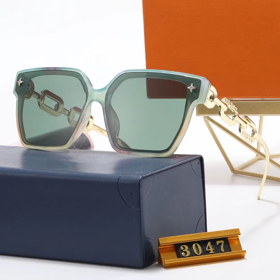 2022 Luxury brand 18K Golden chain Sunglasses Fashion Classic design square For Men Women sun glasses uv400 3047
2022 Luxury brand 18K Golden chain Sunglasses Fashion Classic design square For Men Women sun glasses uv400 3047