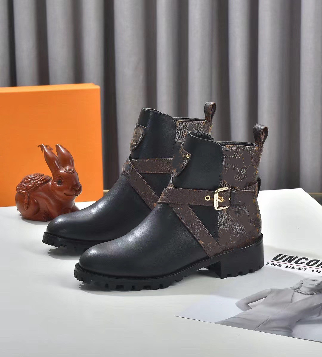 Branded Women Patent Canvas Star Trail Ankle Boot Designer Lady Black Leather Trim Zipper Rubber Sole Boots size 35-42 0920, 05
Branded Women Patent Canvas Star Trail Ankle Boot Designer Lady Black Leather Trim Zipper Rubber Sole Boots size 35-42 0920, 05