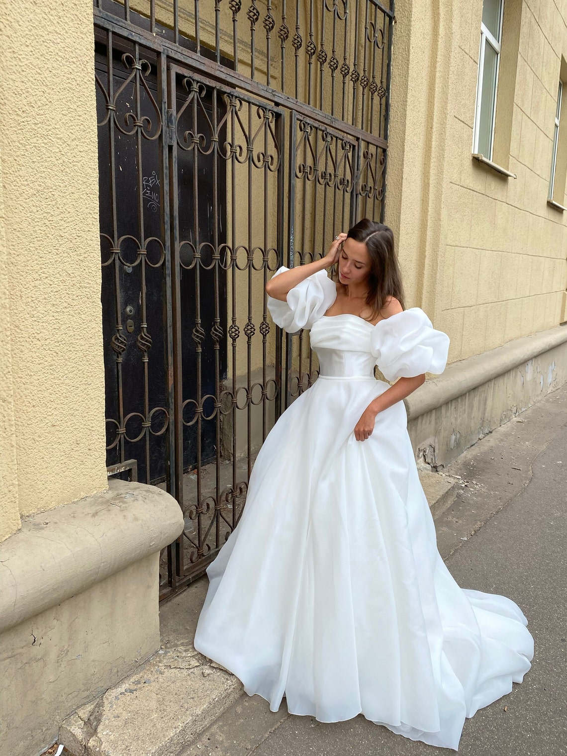 Princess White A-Line Wedding Dresses Long Organza Bridal Gowns With Detachable Short Sleeves Ruched Pleats Simple Romantic Robe De Mariage