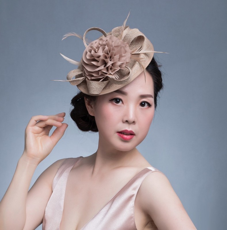 Berets Women Chic Fascinator Hat Cocktail Wedding Party Church Headpiece kentucky Headwear Feather Hair Accessories Sinamay Fascinators 220922
